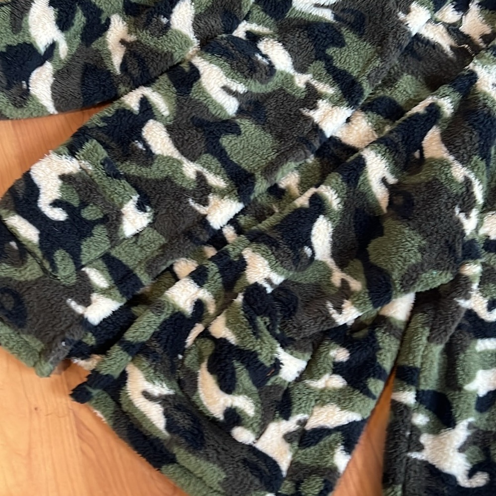 Soft Fuzzy Plush Xs Camo Hoodie Open Front Nwot J… - image 4